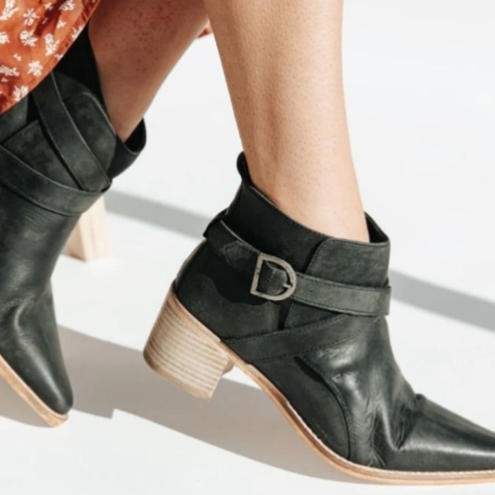 Free People Back Loop Bootie‎ - Picture 3 of 12